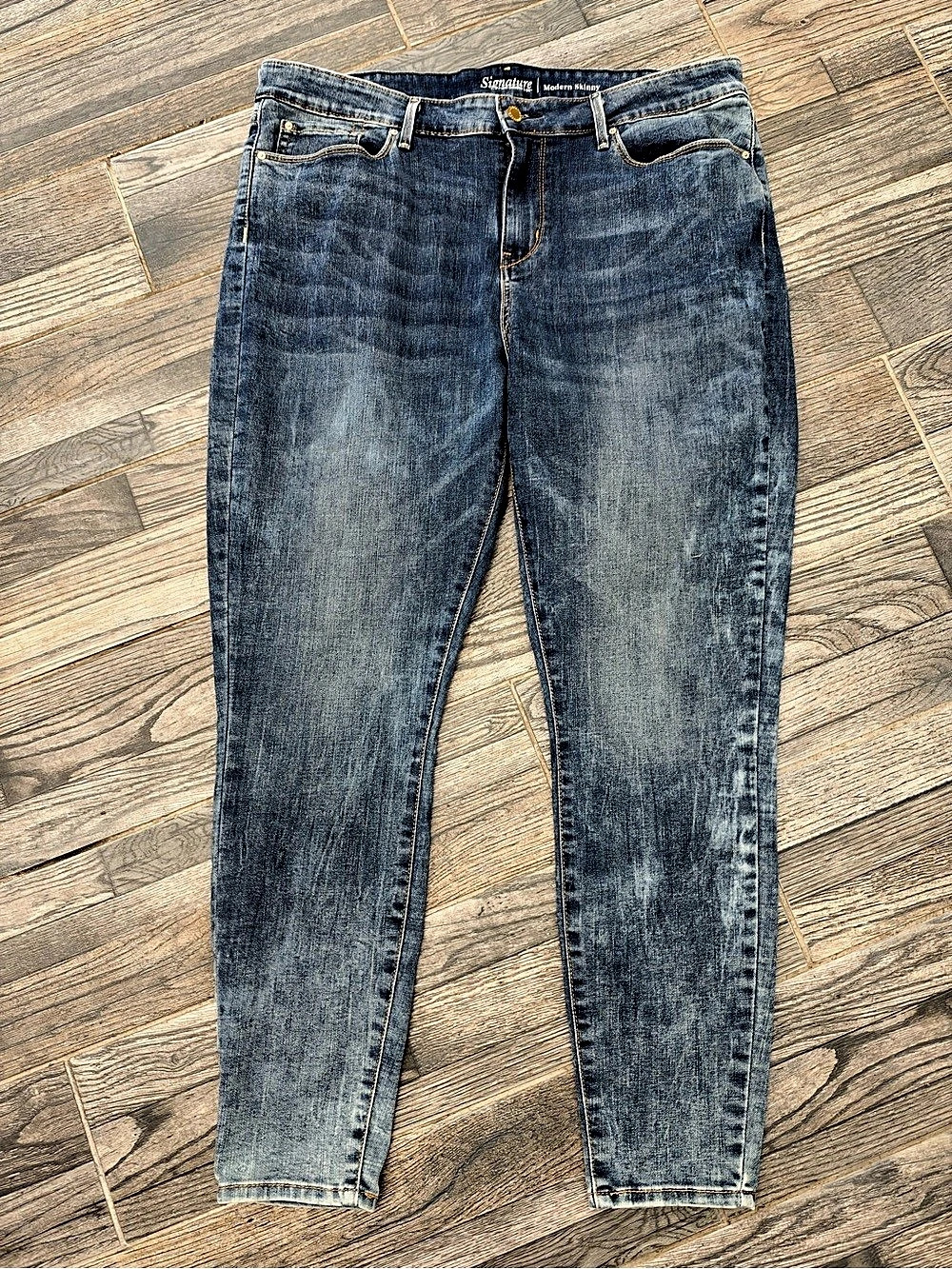 Signature by Levi Strauss & Co. Modern Skinny. Skinny Jeans Blue Waist - size 34
